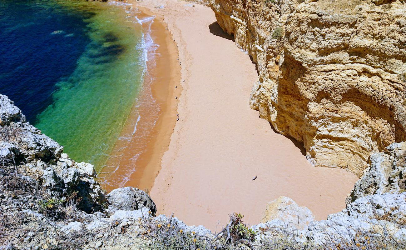 Фото Praia da Ponta Grande с золотистый песок поверхностью