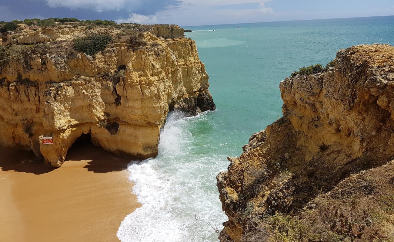 Фото Praia da Fraternidade с светлый песок поверхностью