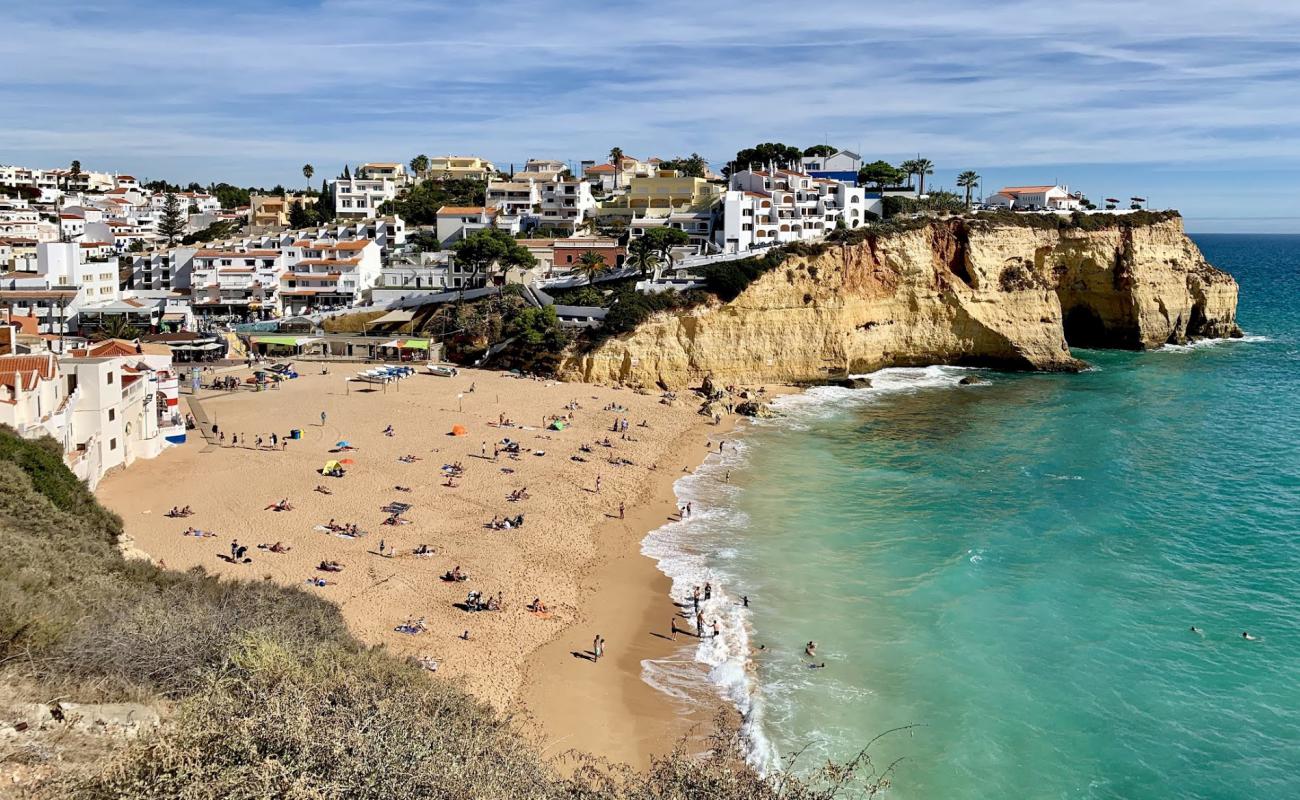 Фото Praia de Carvoeiro с светлый песок поверхностью