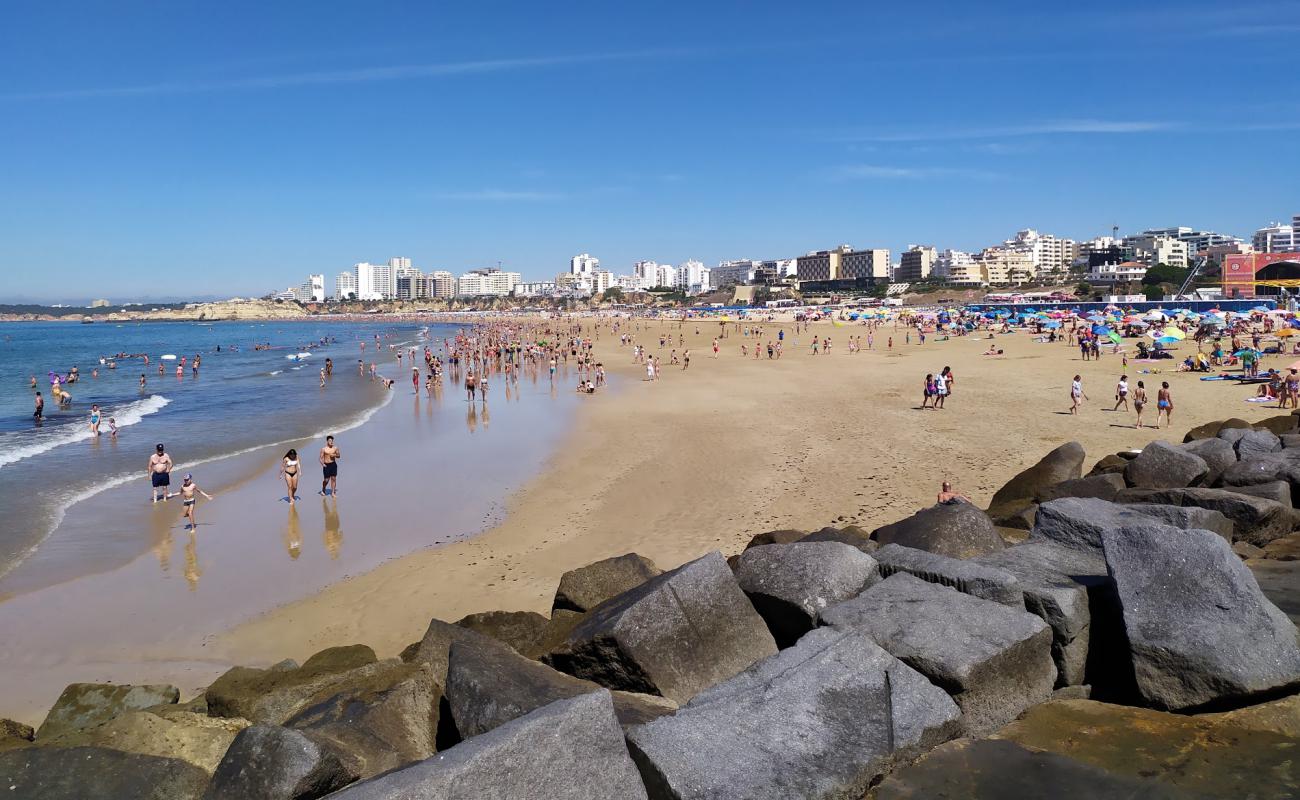 Фото Praia da Rocha с золотистый песок поверхностью