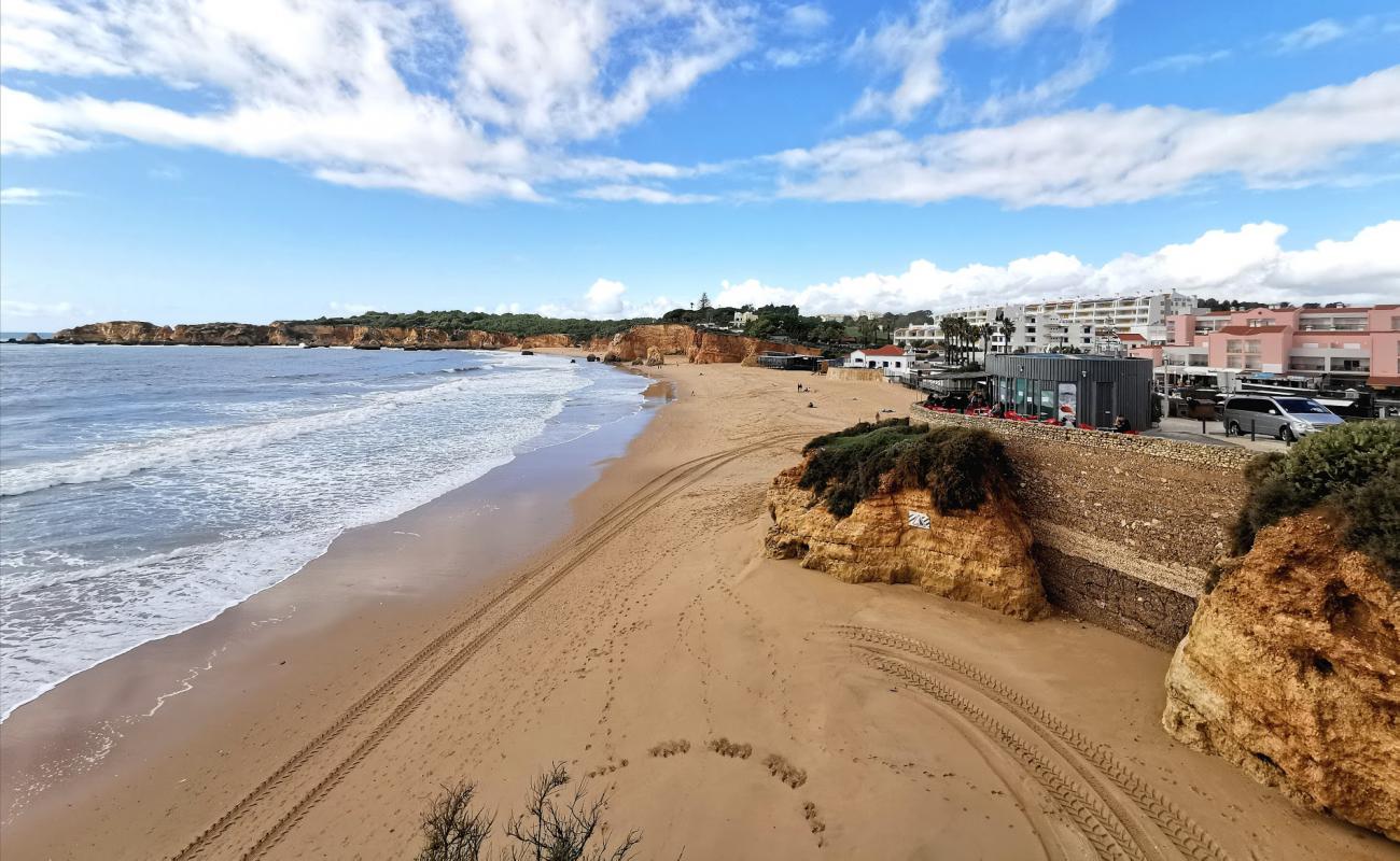 Фото Praia do Vau с темный чистый песок поверхностью