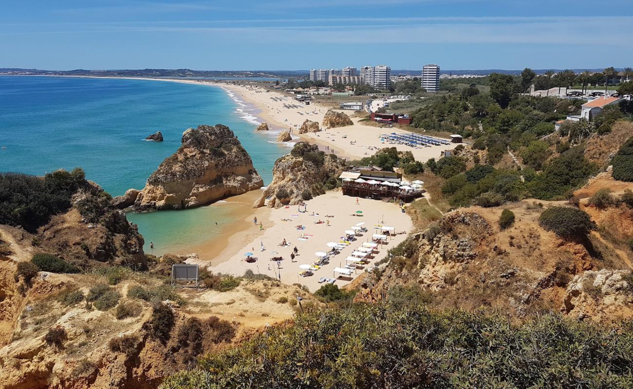 Фото Praia de Alvor с золотистый песок поверхностью