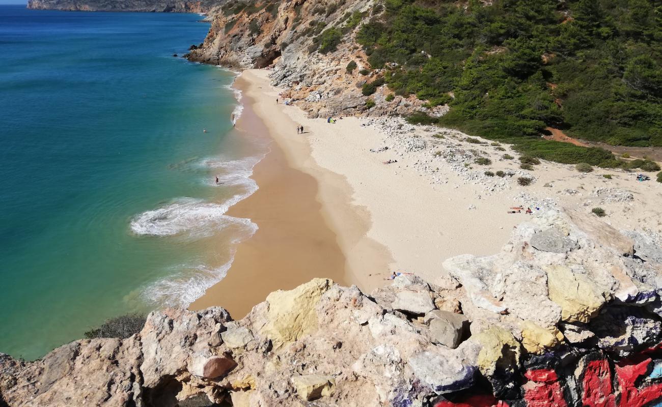 Фото Praia da Figueira с золотистый песок поверхностью