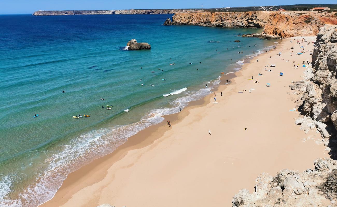 Фото Praia do Tonel с темный песок поверхностью