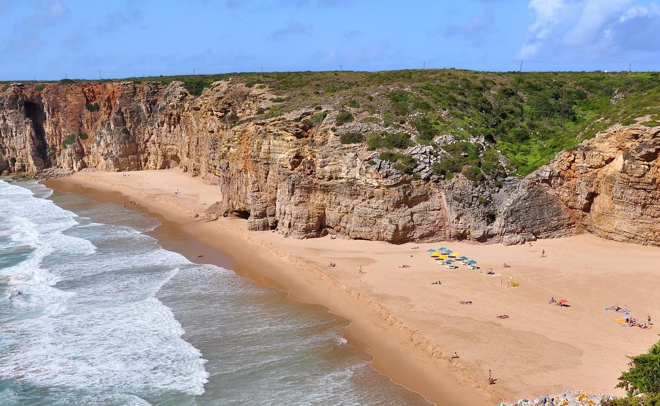 Фото Praia do Beliche с темный песок поверхностью