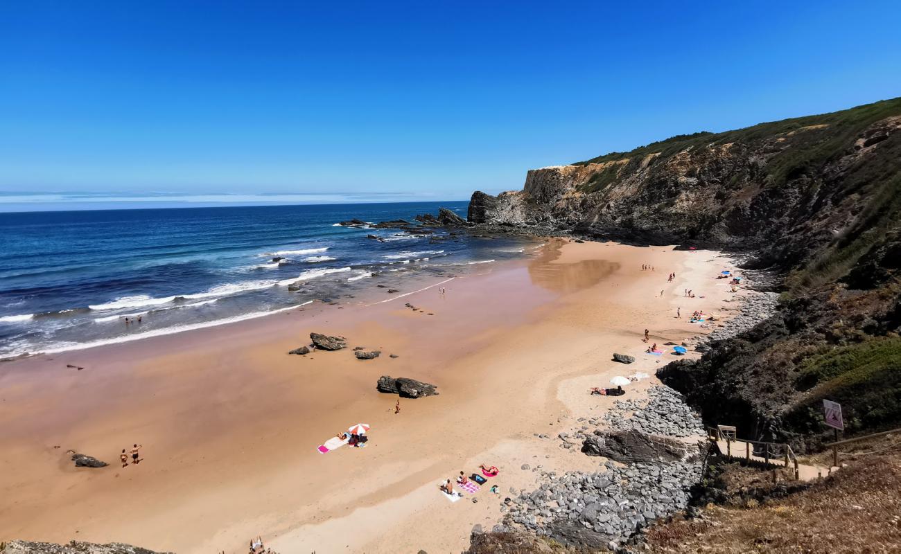 Фото Praia da Amalia с золотистый песок поверхностью