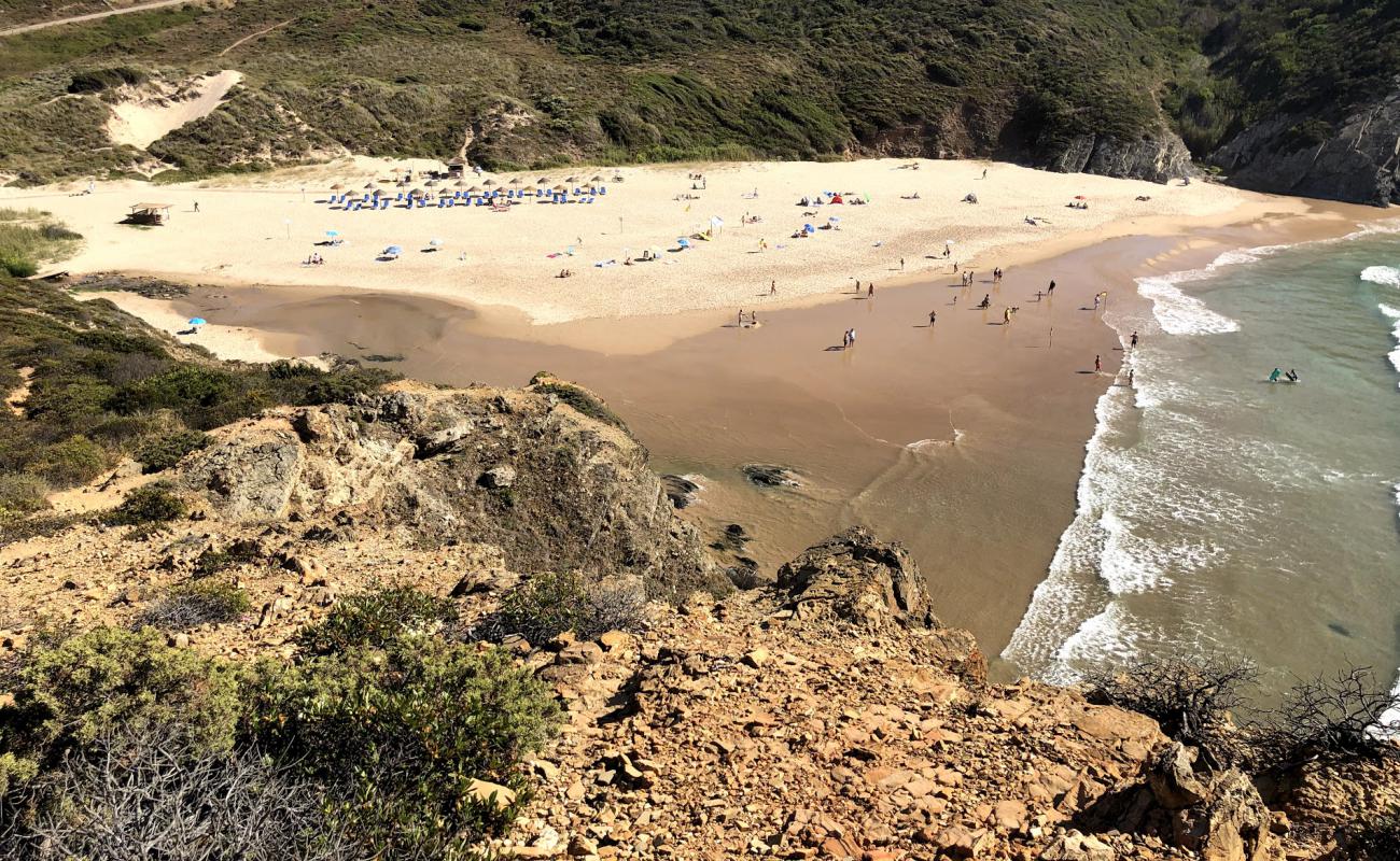 Фото Praia do Carvalhal с золотистый песок поверхностью