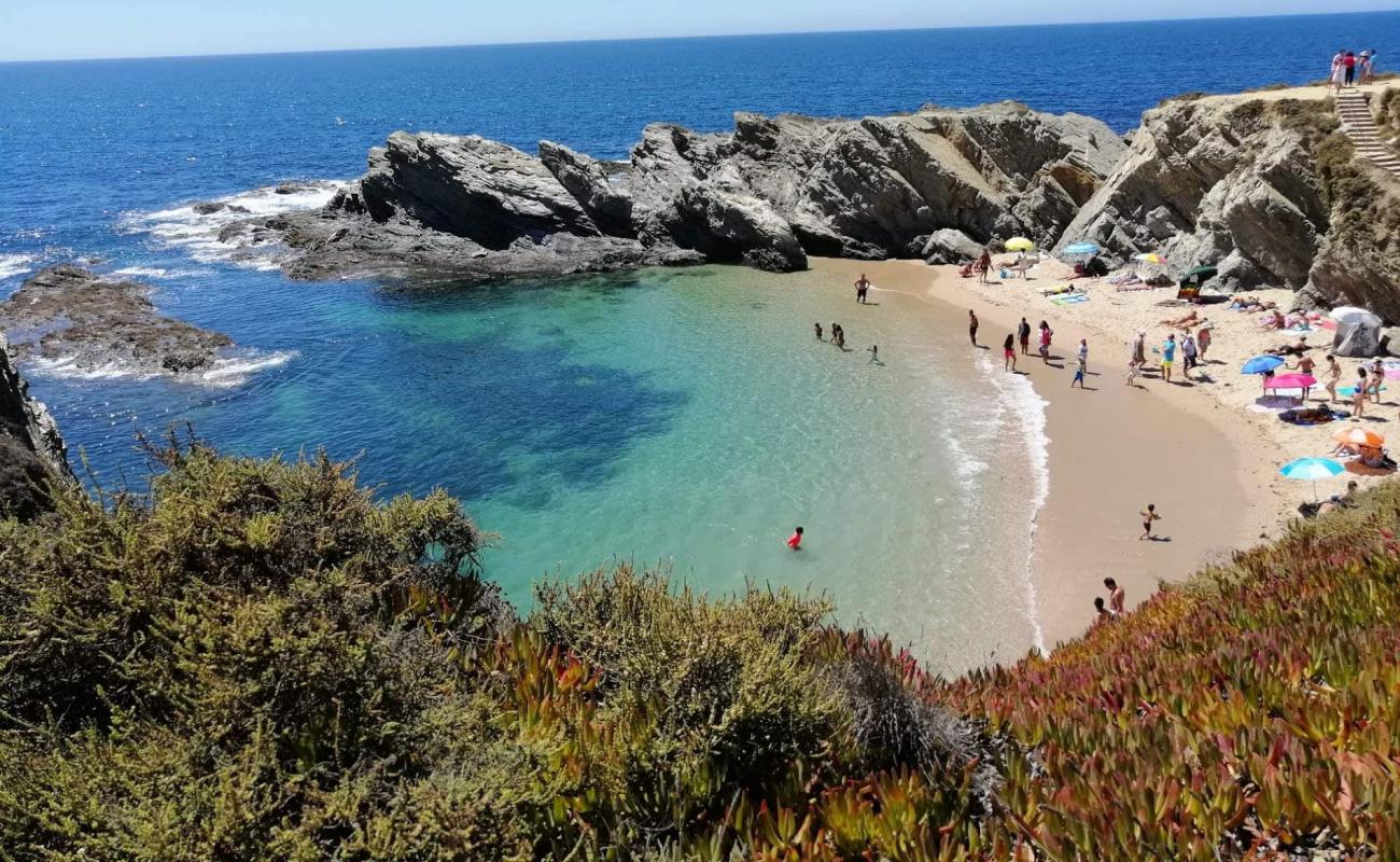 Фото Praia dos Buizinhos с светлый песок поверхностью