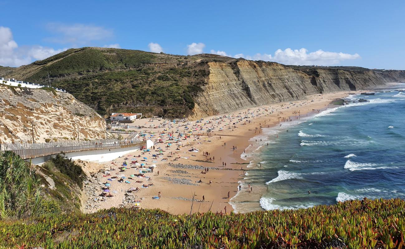 Фото Praia do Magoito с золотистый песок поверхностью