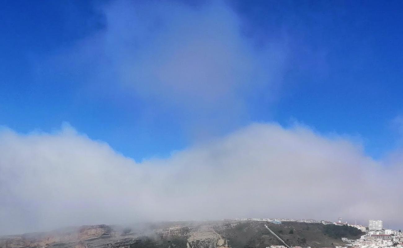 Фото Praia da Nazare с золотистый песок поверхностью