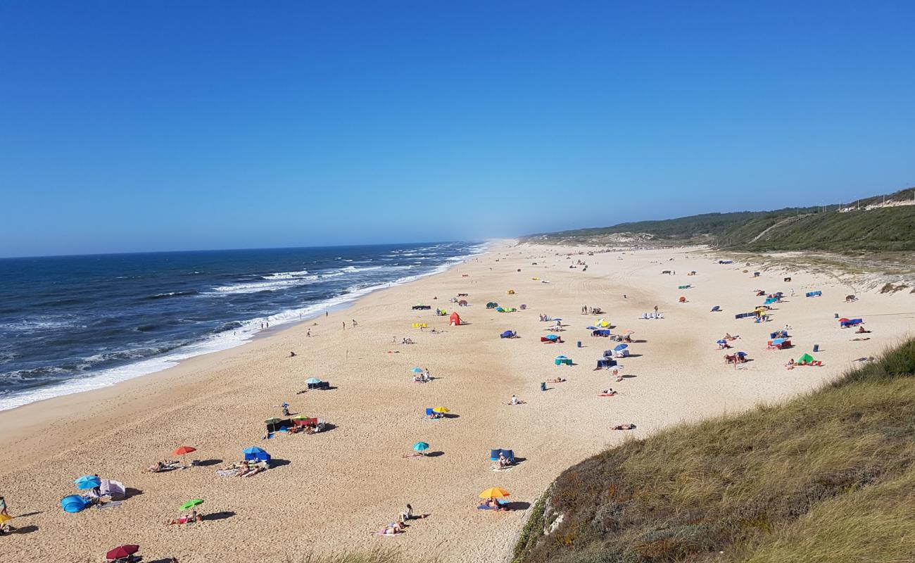 Фото Praia Velha с золотистый песок поверхностью