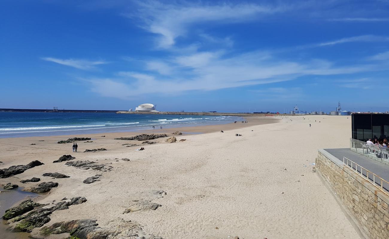 Фото Praia de Matosinhos с золотистый песок поверхностью