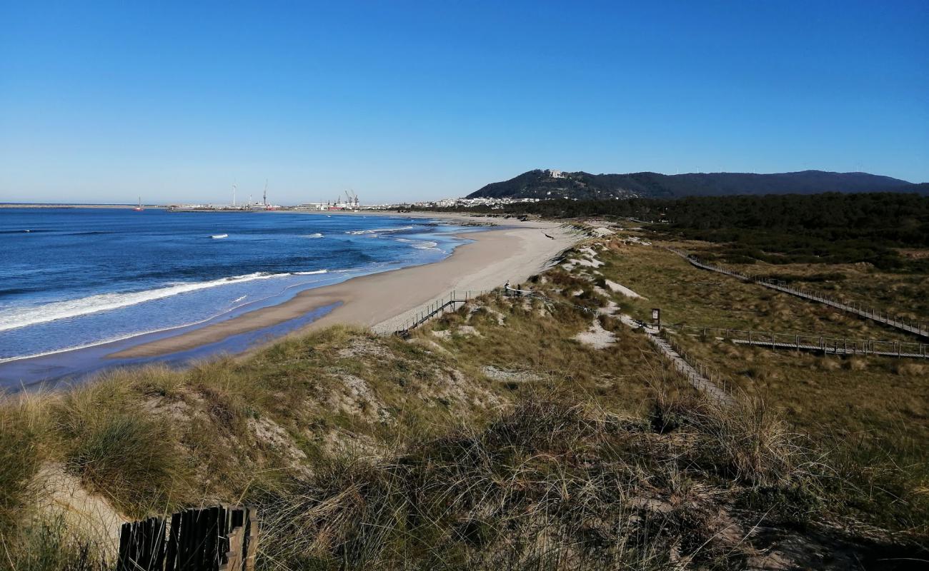 Фото Praia da Amorosa с золотистый песок поверхностью