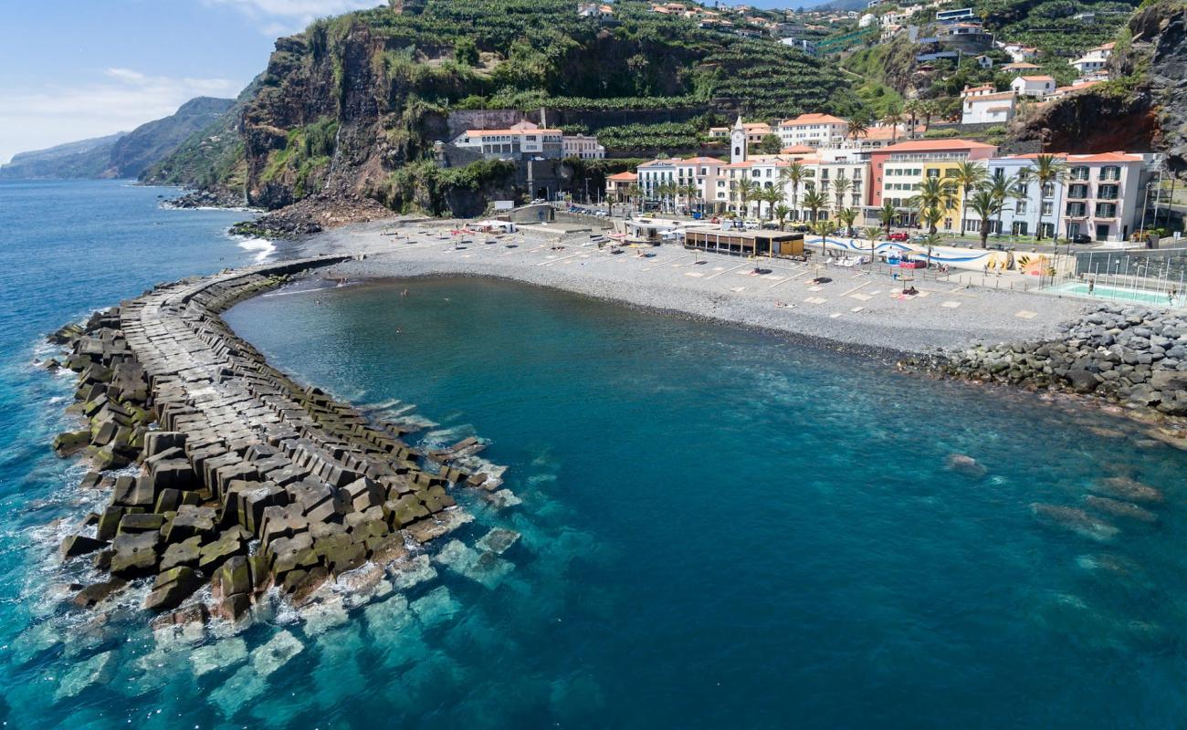 Фото Ponta do Sol Beach с серая галька поверхностью