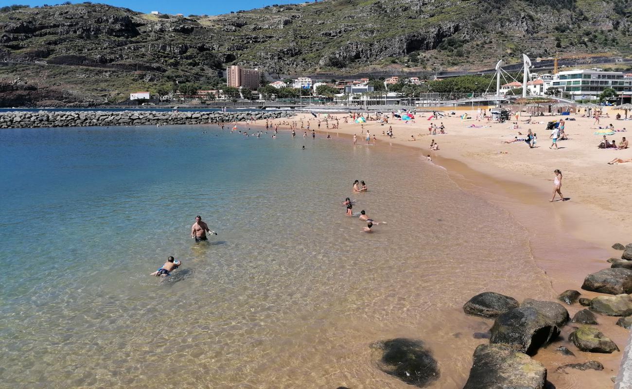 Фото Praia de Machico с светлый песок поверхностью