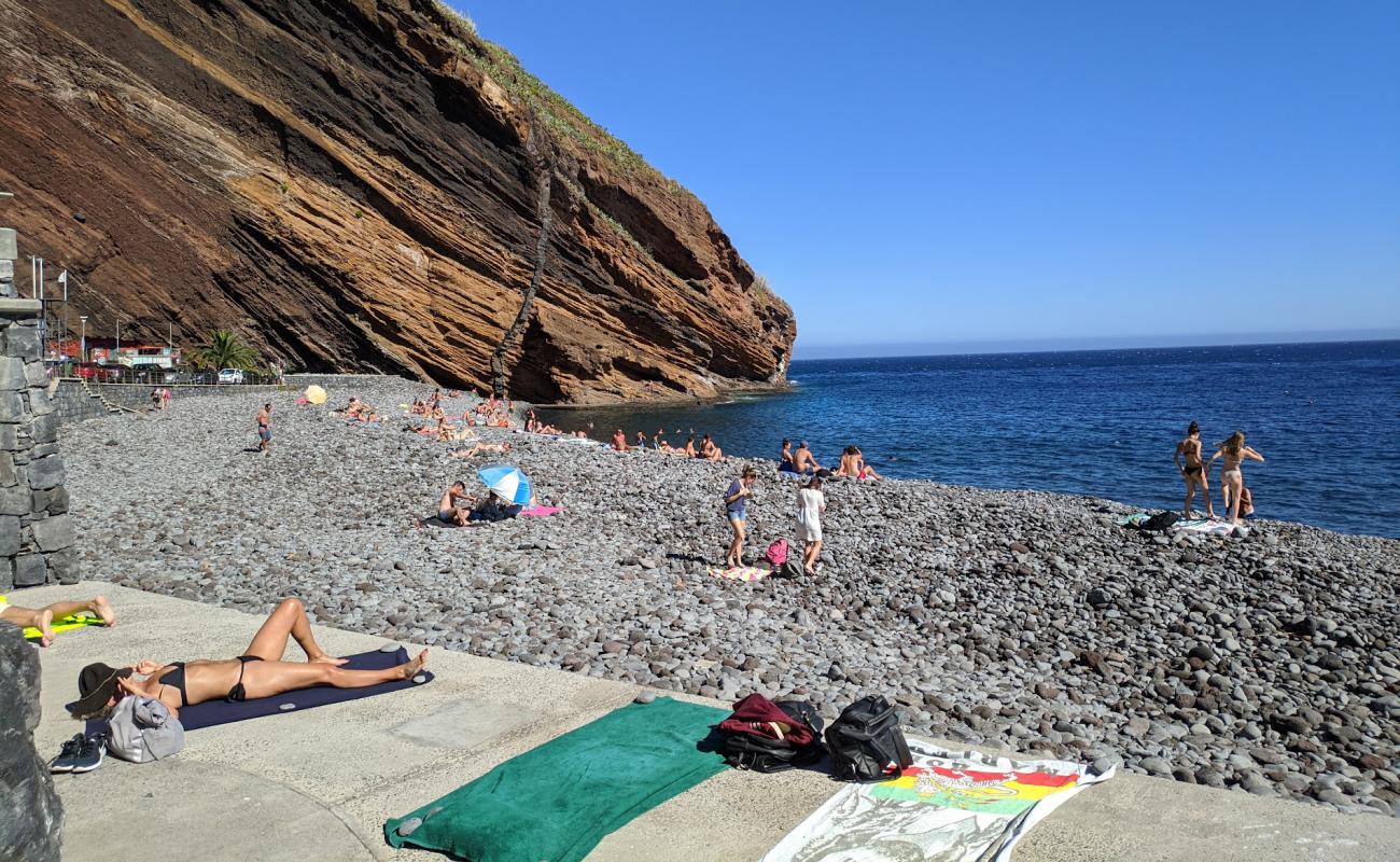 Фото Praia do Garajau с серая галька поверхностью