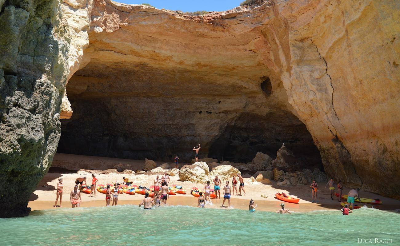 Фото Praia do Cao Raivoso с светлый песок поверхностью