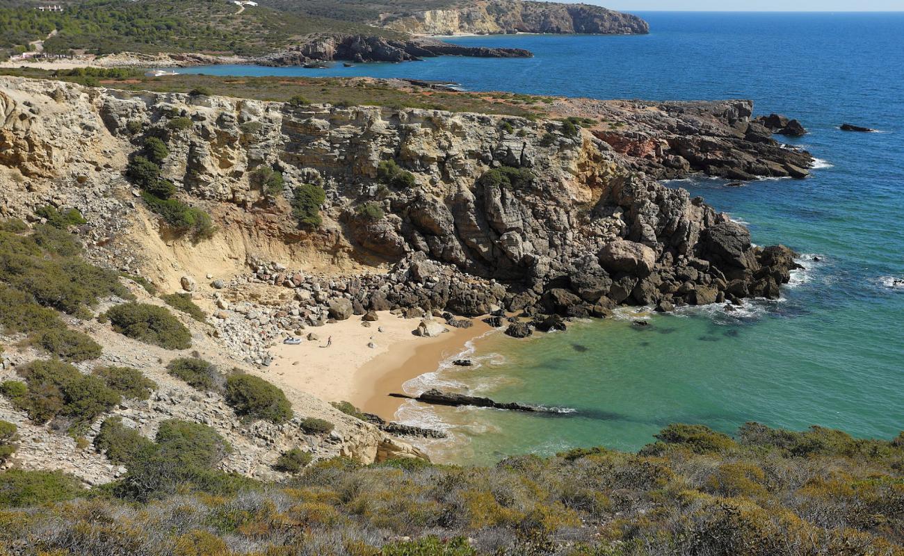 Фото Praia do Joao Vaz с камни поверхностью