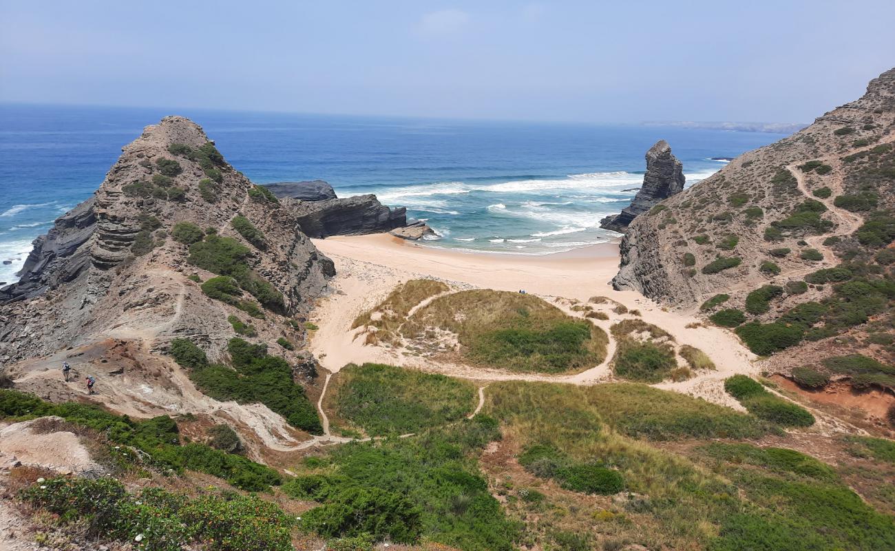 Фото Praia da Pena Furada с светлый песок поверхностью