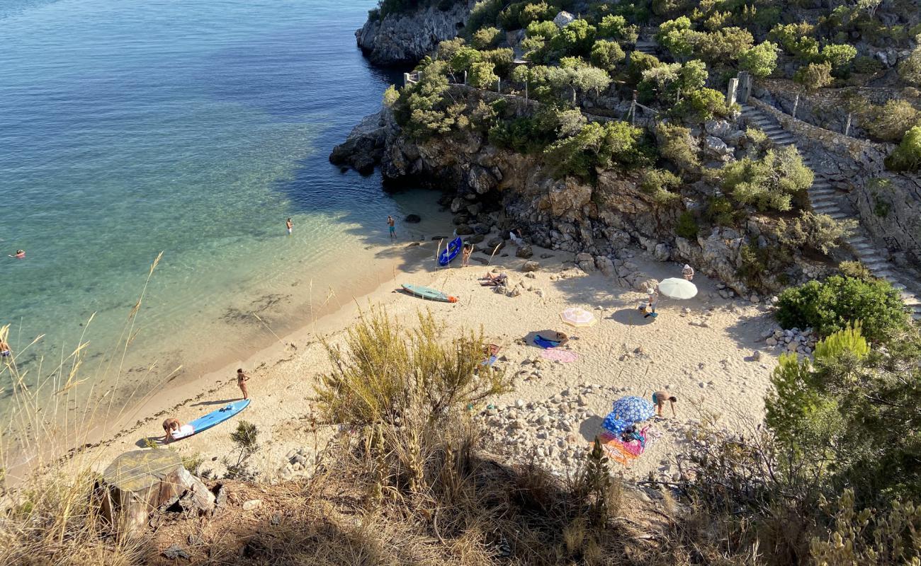 Фото Praia de Alpertucho с светлый песок поверхностью