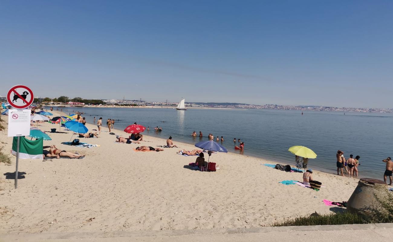 Фото Praia do Seixal с светлый песок поверхностью