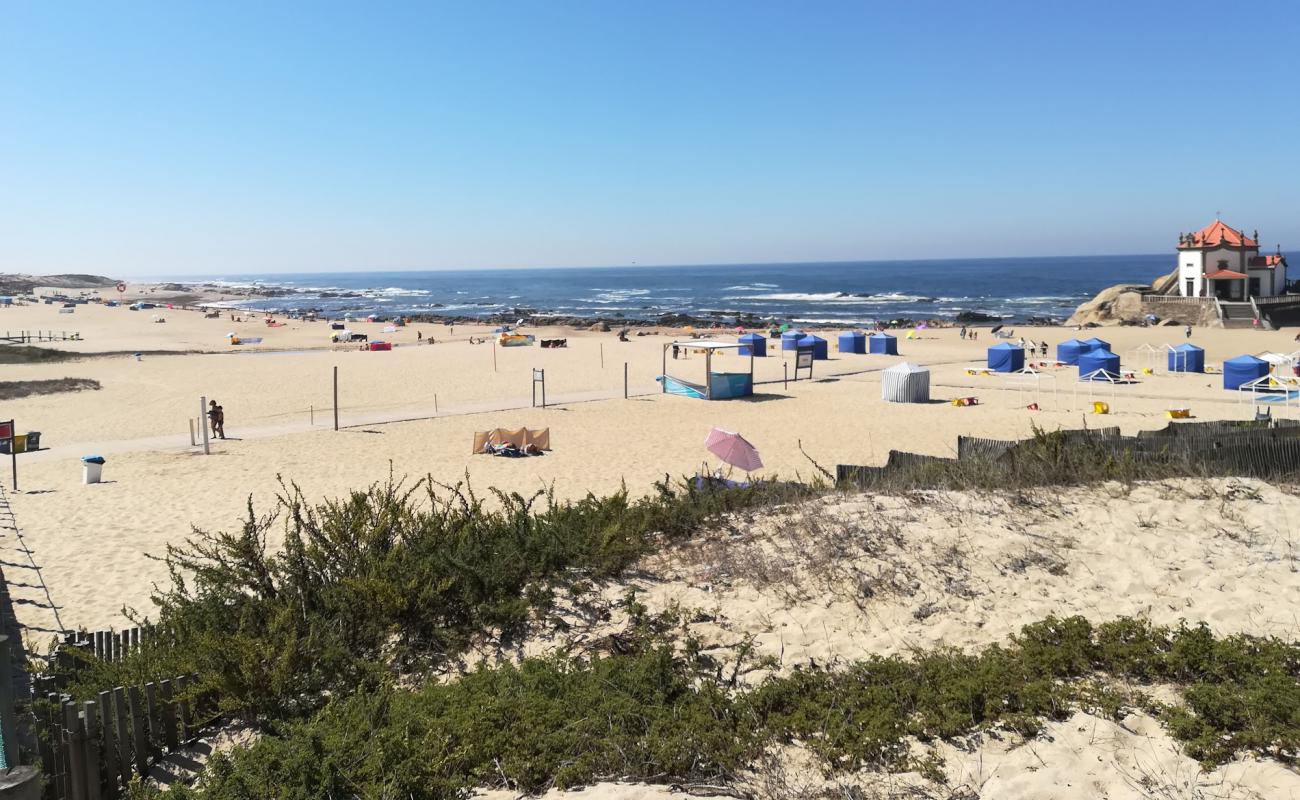 Фото Praia do Senhor da Pedra с светлый песок поверхностью