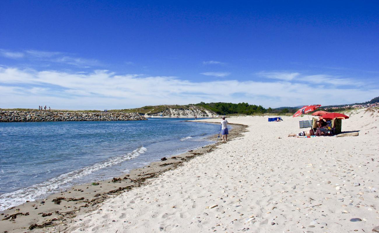 Фото Praia de Antas с песок с галькой поверхностью