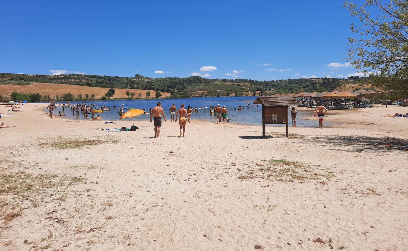 Фото Praia Fluvial da Ribeira с светлый песок поверхностью