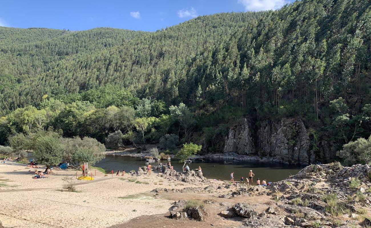 Фото Praia Fluvial do Areinho с светлый песок поверхностью