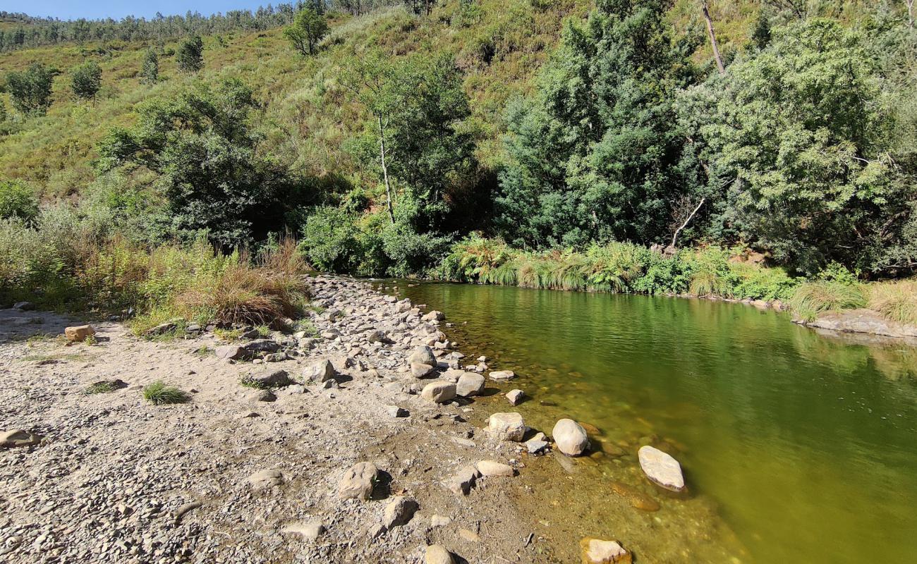 Фото Praia Fluvial da Paradinha с камни поверхностью