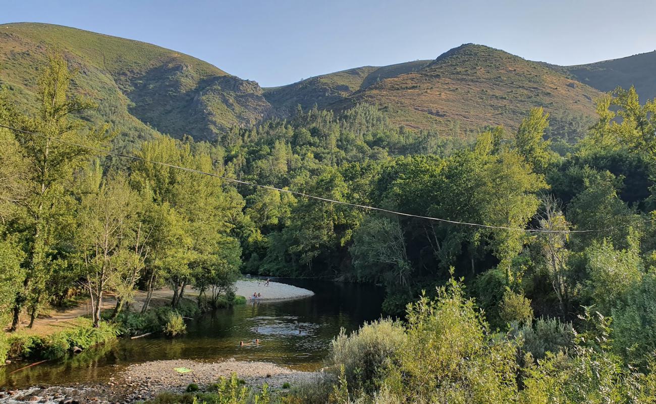 Фото Praia Fluvial de Meitriz с камни поверхностью