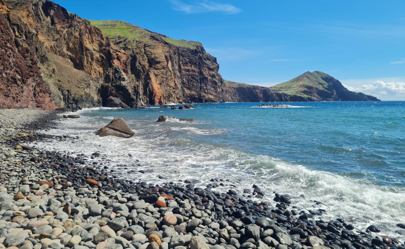 Фото Sao Lourenco Beach с серая галька поверхностью