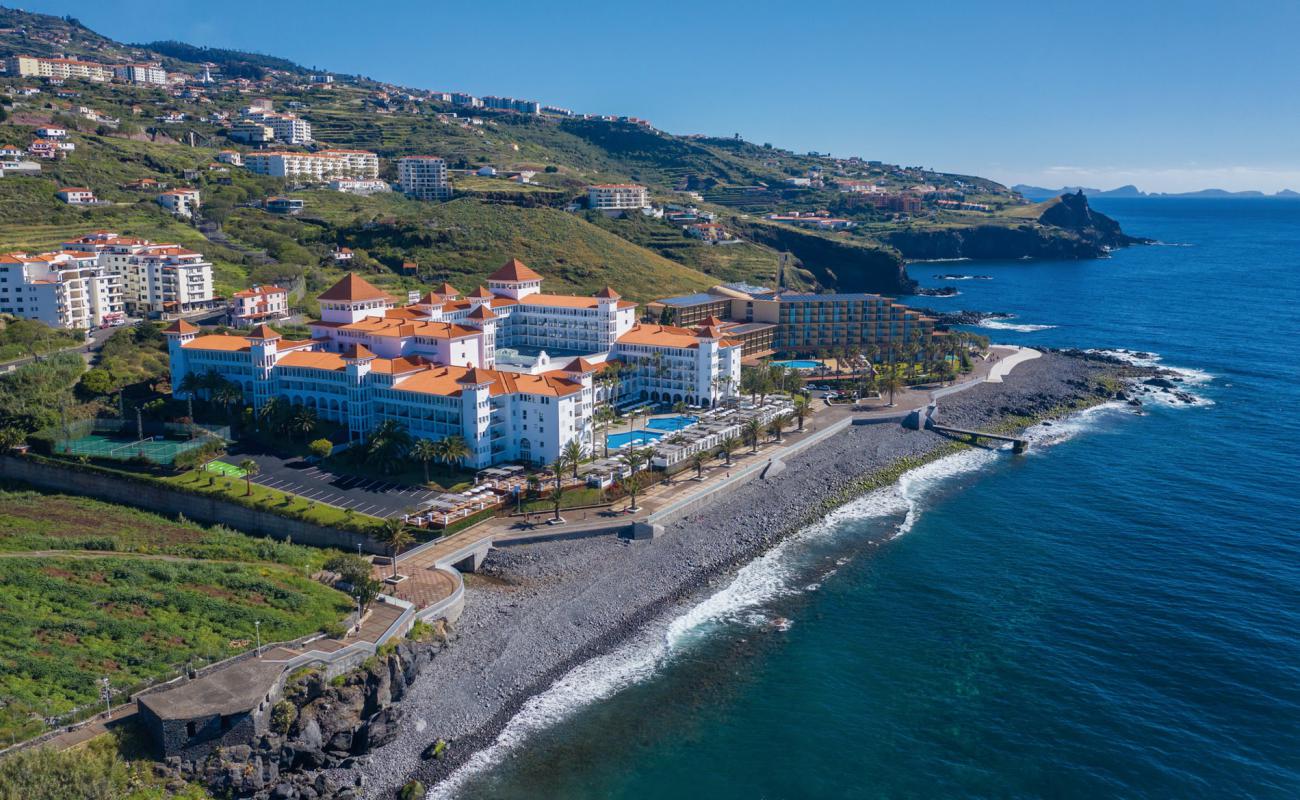 Фото Praia dos Reis Magos с серая галька поверхностью