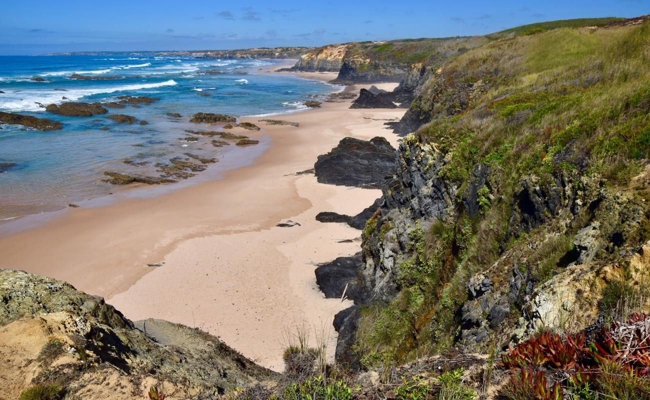 Фото Praia dos Picos с светлый песок поверхностью