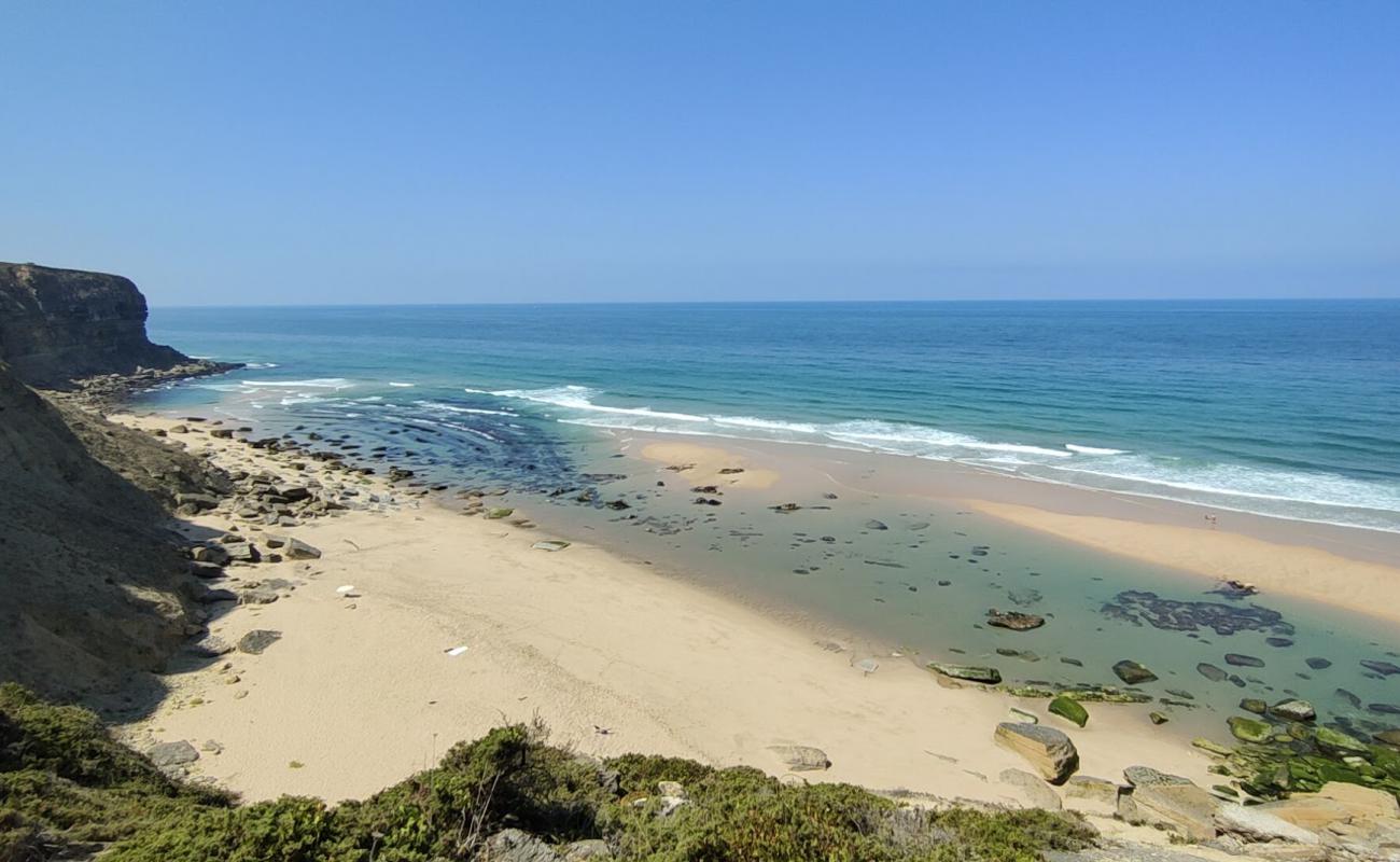 Фото Praia do Giribeto с светлый песок поверхностью