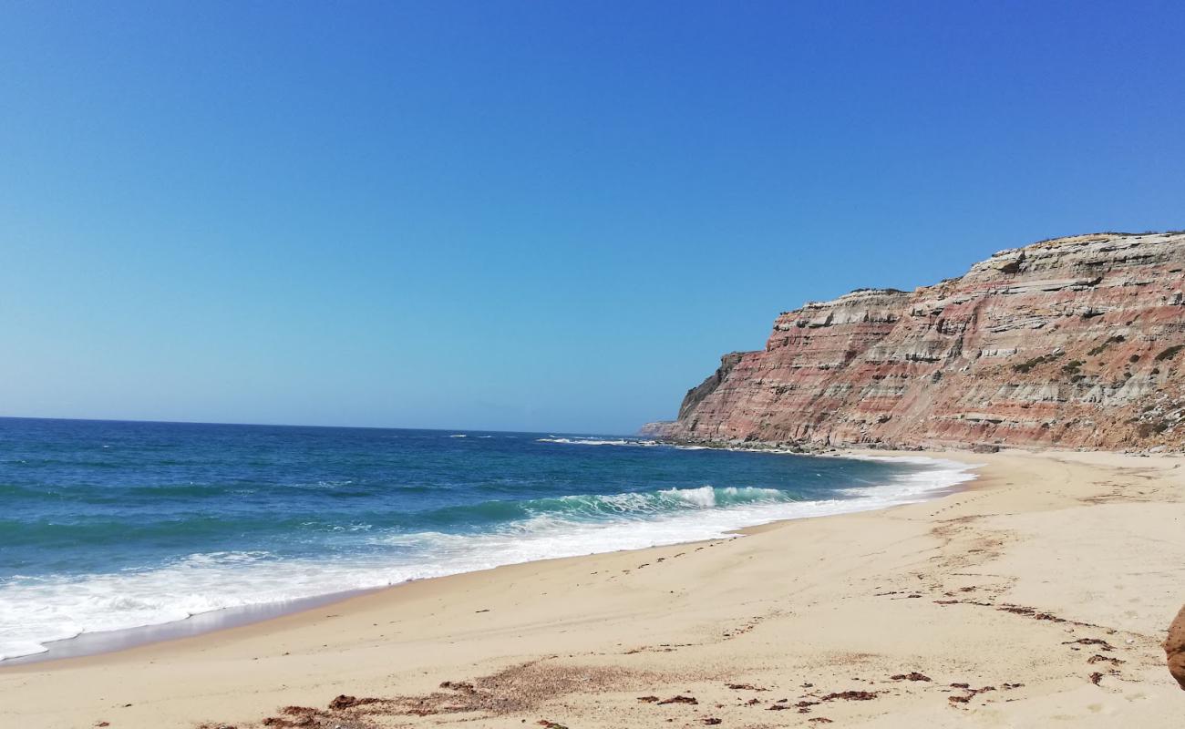 Фото Praia da Escadinha с светлый песок поверхностью