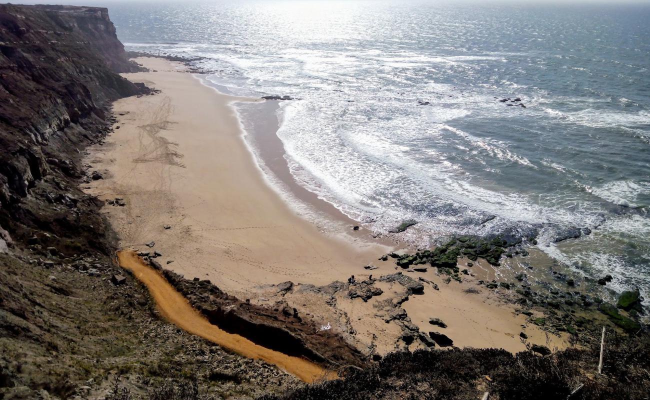 Фото Praia da Ponta da Vela с песок с камнями поверхностью