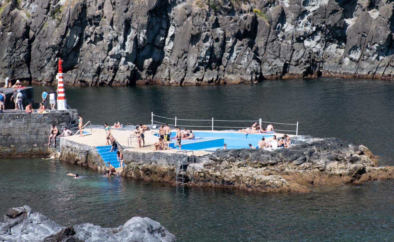 Фото Piscina de Caloura с бетон поверхностью