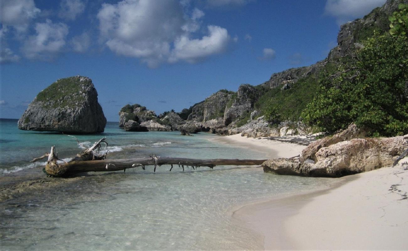 Фото Pajaros beach с золотистый песок поверхностью