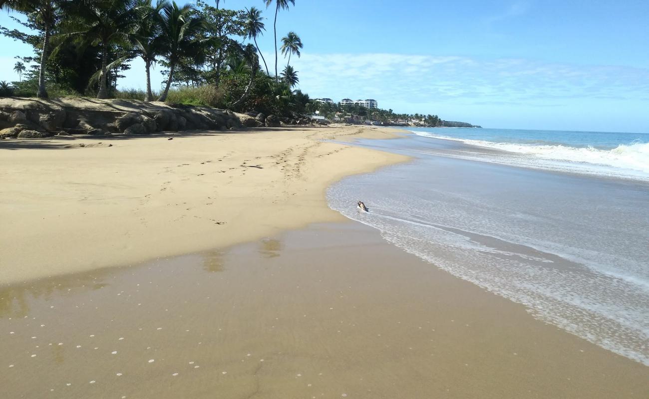 Фото Pico de Piedra beach с светлый песок поверхностью