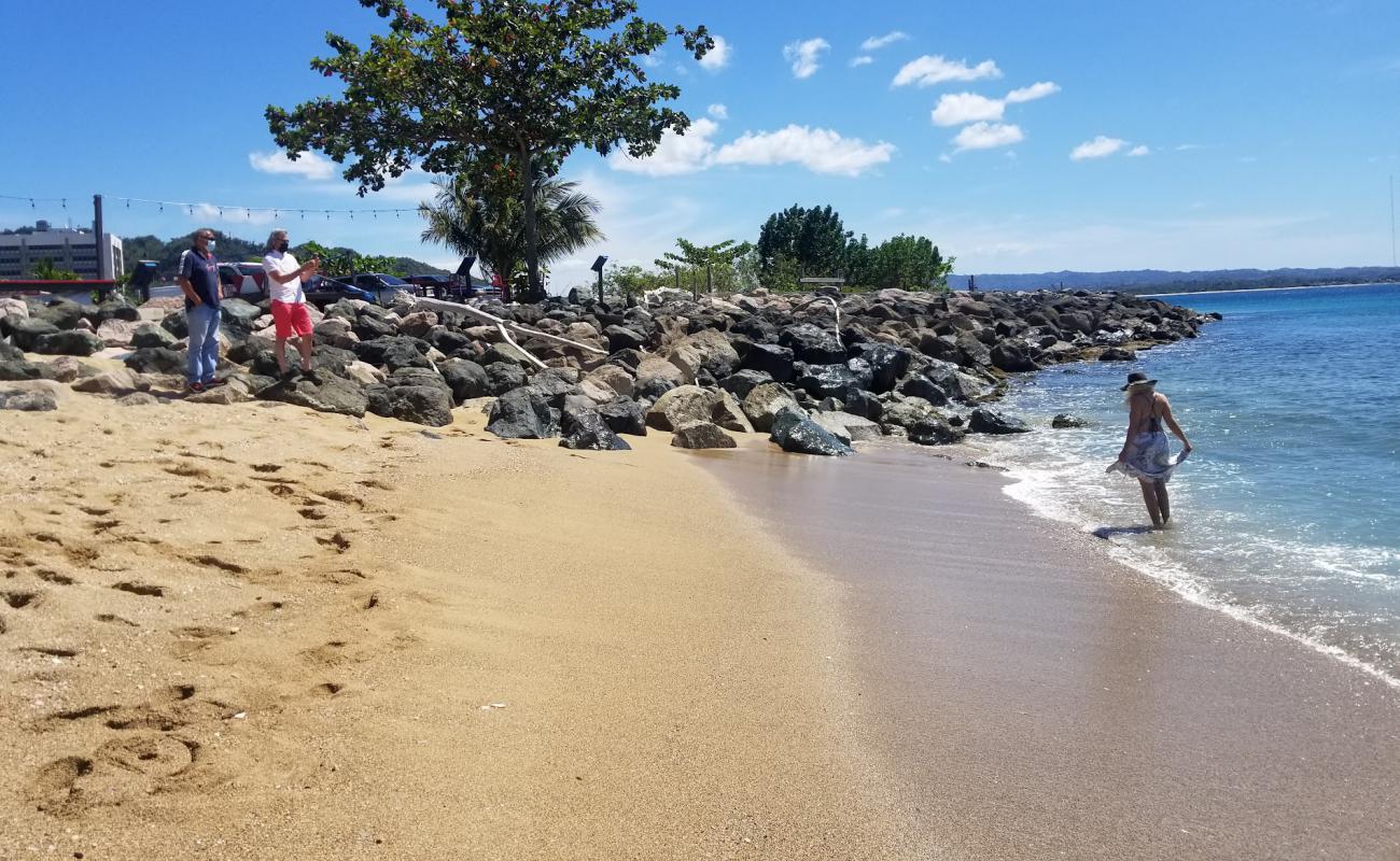 Фото Rompeolas beach с светлый песок поверхностью