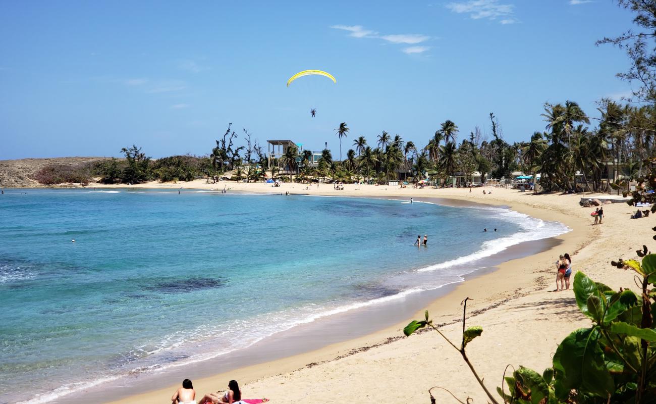 Фото Playa Jobos с светлый песок поверхностью