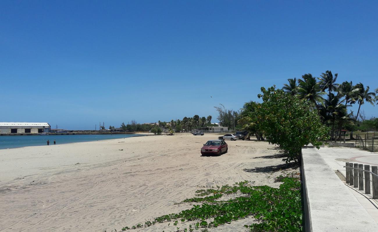 Фото Playa Albacoa с светлый песок поверхностью