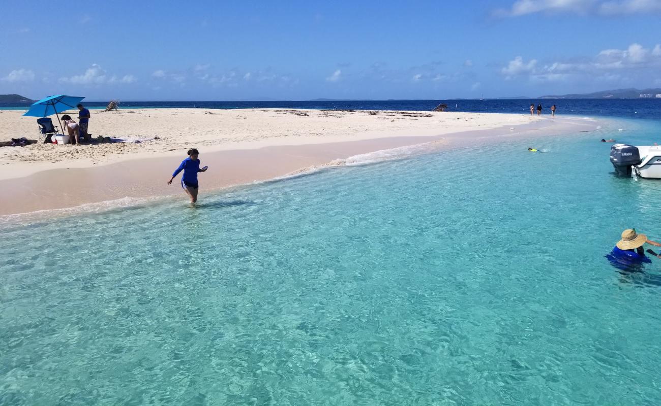 Фото Icacos beach с золотистый песок поверхностью