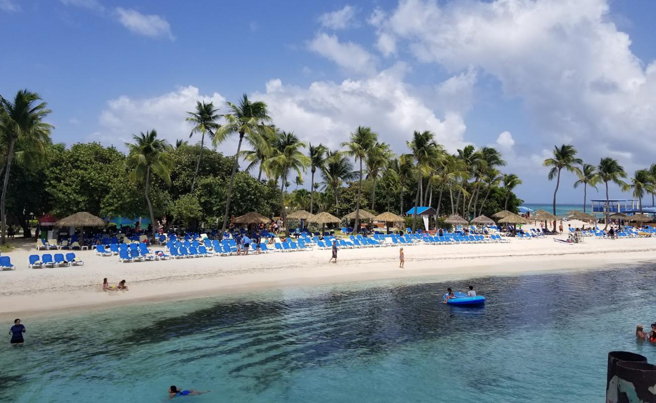 Фото El Conquistador beach с светлый песок поверхностью