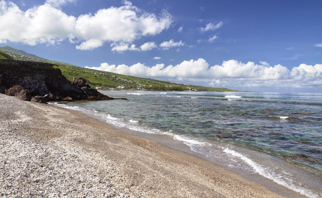 Фото Saint leu Beach с песок с галькой поверхностью