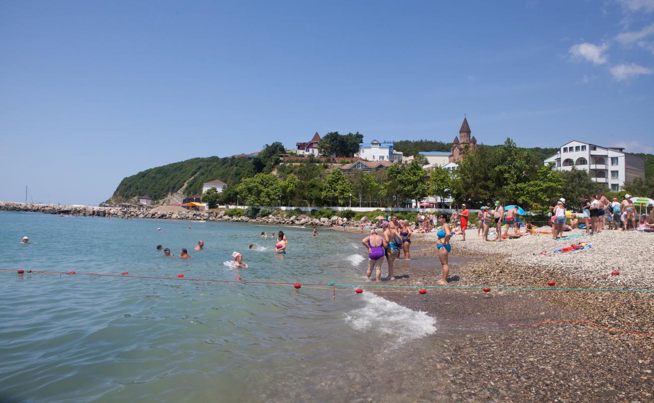 Фото Novomikhailovskii beach с серая галька поверхностью