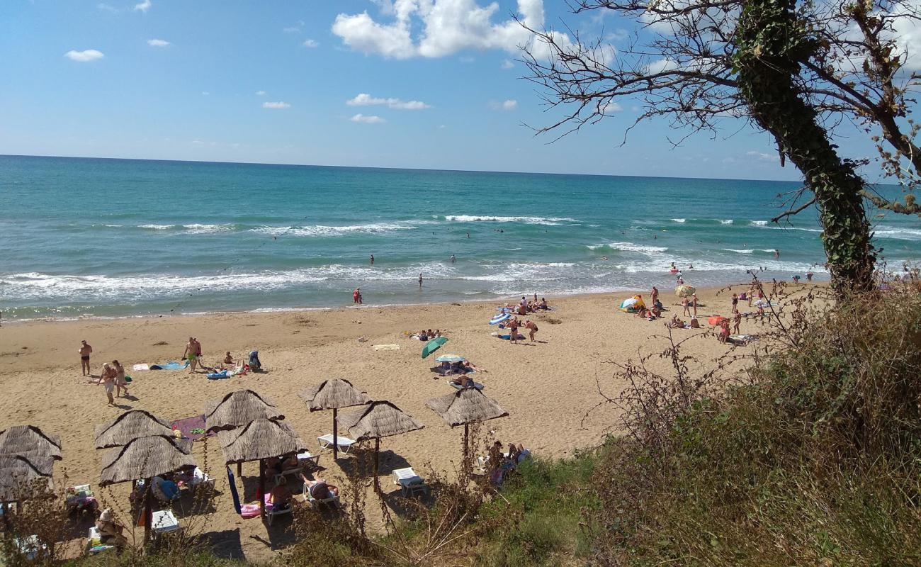 Фото Vostok beach с светлый песок поверхностью