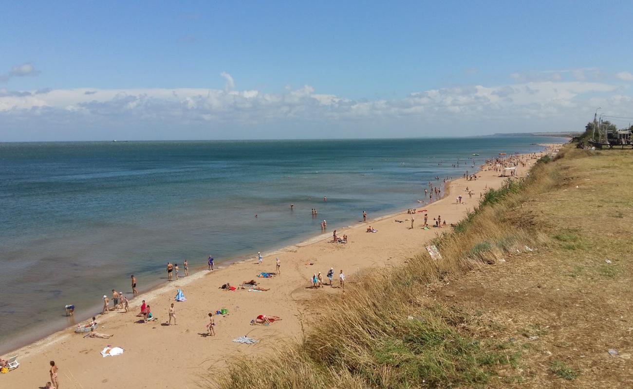 Фото Kuchugury beach с темный песок поверхностью