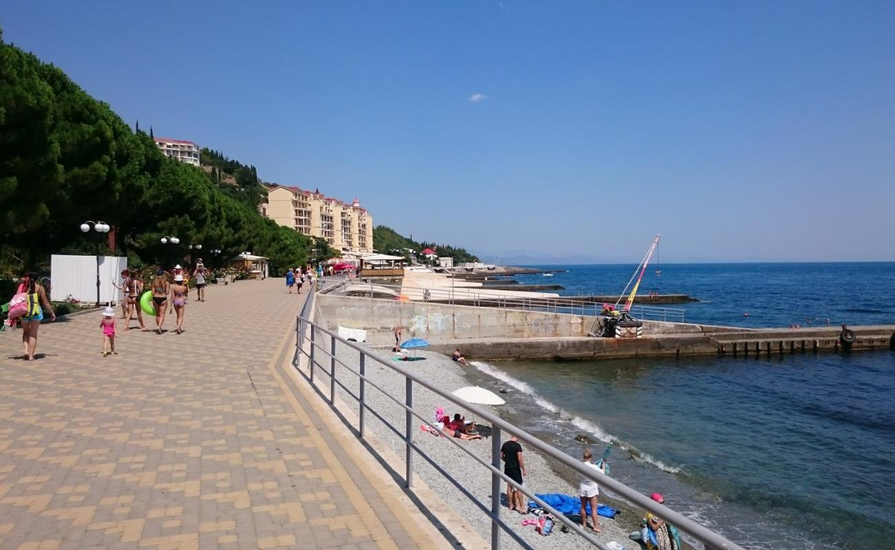 Фото Beregovoy beach с серая галька поверхностью